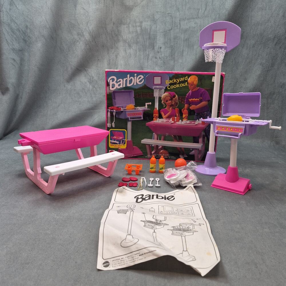Barbie Backyard Cookout Playset Vintage 1992 Complete Set #7567
